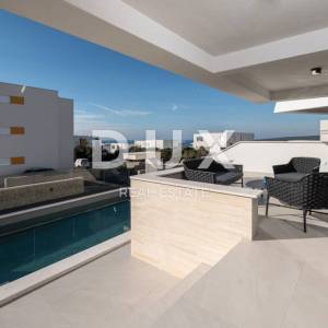 OTOK PAG, NOVALJA - Vila s 5 spavaćih soba, bazenom i saunom, 176,5m2
