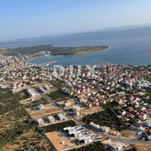 OTOK PAG, NOVALJA - zemljište s projektom za izgradnju stanova
