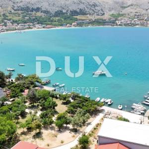 OTOK PAG, PAG - apartmanska kuća s restoranom u centru do mora