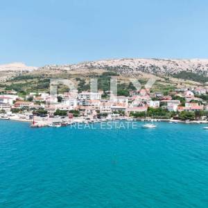 OTOK PAG, PAG - apartmanska kuća s restoranom u centru do mora