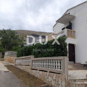 OTOK PAG, PAG - Dvojna kuća za adaptaciju s pogledom na more