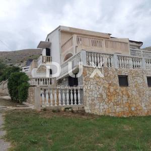 OTOK PAG, PAG - Dvojna kuća za adaptaciju s pogledom na more