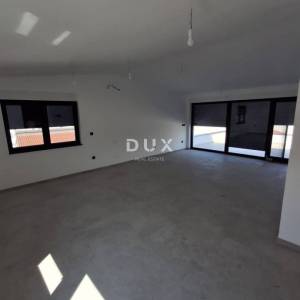OTOK PAG, PAG - ekskluzivan PENTHOUSE u NOVOGRADNJI + terasa s pogledom na more! PRILIKA!