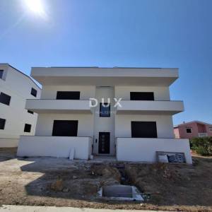 OTOK PAG, PAG - ekskluzivan PENTHOUSE u NOVOGRADNJI + terasa s pogledom na more! PRILIKA!