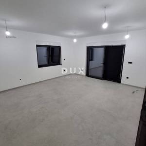 OTOK PAG, PAG - ekskluzivan PENTHOUSE u NOVOGRADNJI + terasa s pogledom na more! PRILIKA!