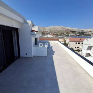 OTOK PAG, PAG - ekskluzivan PENTHOUSE u NOVOGRADNJI + terasa s pogledom na more! PRILIKA!