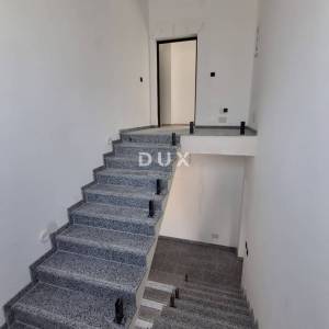 OTOK PAG, PAG - ekskluzivan stan 2S+DB u NOVOGRADNJI + terasa! PRILIKA!
