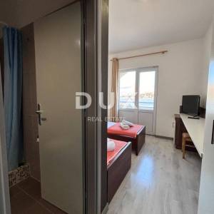 OTOK PAG, PAG - Hotel s restoranom u blizini mora