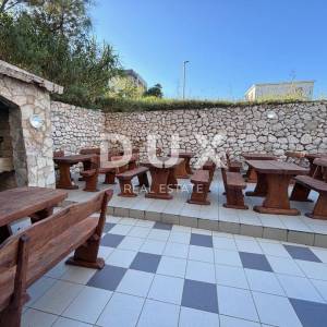 OTOK PAG, PAG - Hotel s restoranom u blizini mora
