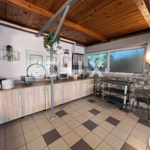 OTOK PAG, PAG - Hotel s restoranom u blizini mora