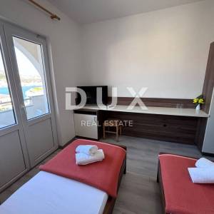 OTOK PAG, PAG - Hotel s restoranom u blizini mora