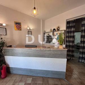 OTOK PAG, PAG - Hotel s restoranom u blizini mora