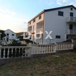 OTOK PAG, PAG - Kuća sa 7 apartmana 200 metara od mora