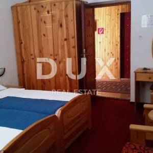 OTOK PAG, PAG - Prostrani hotel pokraj mora
