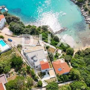 OTOK PAG, POTOČNICA - luksuzna vila s bazenom 20 metara od mora
