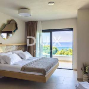 OTOK PAG, POTOČNICA - luksuzna vila s bazenom 20 metara od mora
