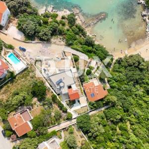 OTOK PAG, POTOČNICA - luksuzna vila s bazenom 20 metara od mora
