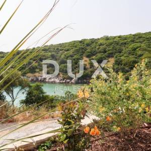 OTOK PAG, POTOČNICA - luksuzna vila s bazenom 20 metara od mora