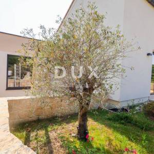 OTOK PAG, POTOČNICA - luksuzna vila s bazenom 20 metara od mora