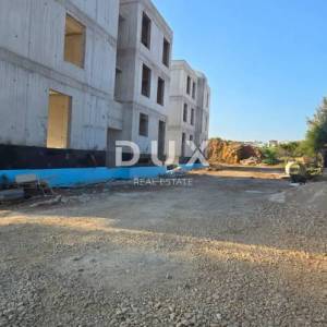 OTOK PAG, POVLJANA -  Ekskluzivan apartman na drugom katu sa krovnom terasom, 79,85m2