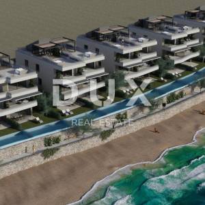 OTOK PAG, POVLJANA -  Ekskluzivan apartman u prizemlju s bazenom, okućnicom i pogledom na more, 85,10m2