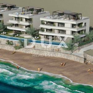 OTOK PAG, POVLJANA -  Ekskluzivan apartman u prizemlju s bazenom, okućnicom i pogledom na more, 85,10m2
