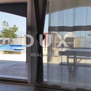 OTOK PAG, POVLJANA - Predivna kuća s dva apartmana i bazenom