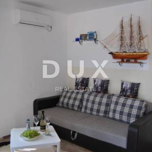OTOK PAG, POVLJANA - Predivna kuća s dva apartmana i bazenom