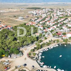 OTOK PAG, POVLJANA - Troetažni stan 95m2, 1. red do mora