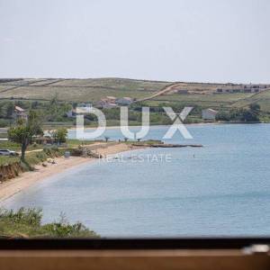 OTOK PAG, POVLJANA - Troetažni stan 95m2, 1. red do mora