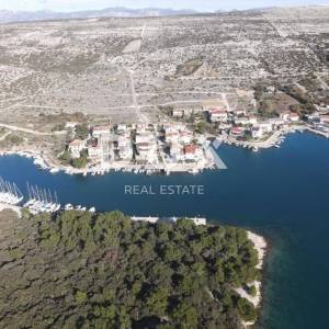 OTOK PAG, ŠIMUNI, građevinsko zemljište 200 m od mora, za obiteljsku kuću/ dvije manje zgrade/ villu/ kuće za iznajmljivanje sa...
