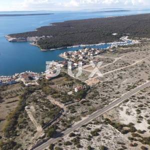 OTOK PAG, ŠIMUNI, građevinsko zemljište 200 m od mora, za obiteljsku kuću/ dvije manje zgrade/ villu/ kuće za iznajmljivanje sa...