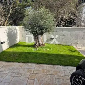 OTOK PAG, STARA NOVALJA - luksuzna kuća s bazenom na odličnoj lokaciji, novogradnja