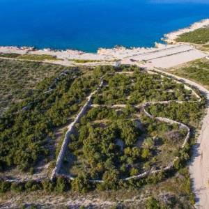 OTOK PAG, STARA NOVALJA - poljoprivredno zemljište na izuzetnoje lokaciji 