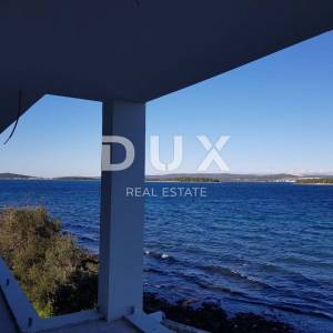 OTOK PAŠMAN, TKON - Luksuzna vila prvi red do mora s prostranom krovnom terasom i spektakularnim pogledom!