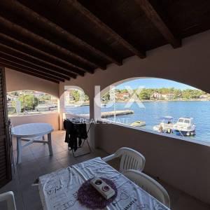 OTOK PAŠMAN, ŽDRELAC - Dvojna kuća 1. red do mora