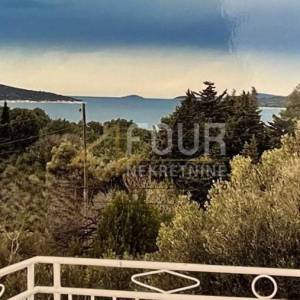 Otok Prvić, Vodice, samostojeća kuća, 250m od mora i plaže