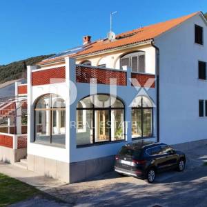 OTOK RAB - Apartmanska kuća pored mora!
