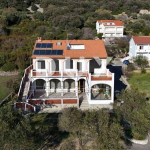 OTOK RAB - Apartmanska kuća pored mora!