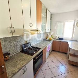 OTOK RAB - Apartmanska kuća 1. red do mora!