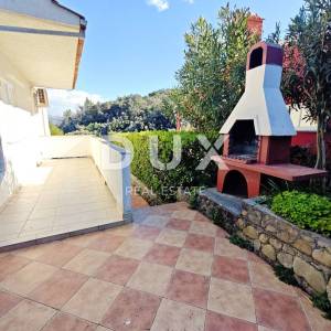 OTOK RAB - Apartmanska kuća 1. red do mora!