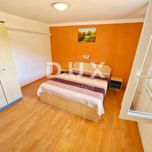 OTOK RAB - Apartmanska kuća 1. red do mora!