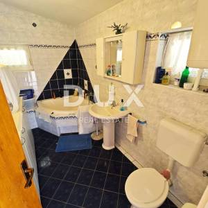 OTOK RAB - Apartmanska kuća 1. red do mora!