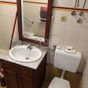 Otok Rab, Banjol, 112.25m2, 2 stana, okućnica
