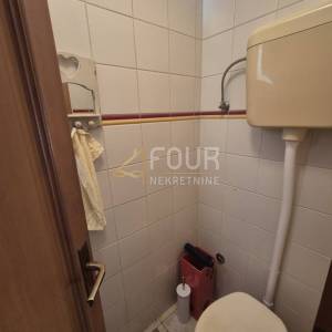 Otok Rab, Banjol, 112.25m2, 2 stana, okućnica