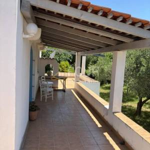 Otok Rab, Banjol, 112.25m2, 2 stana, okućnica