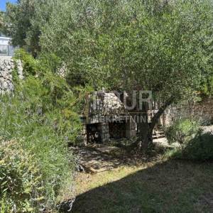 Otok Rab, Banjol, 112.25m2, 2 stana, okućnica