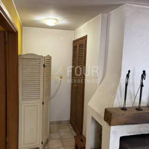 Otok Rab, Banjol, 112.25m2, 2 stana, okućnica