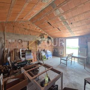 Otok Rab, Banjol, 112.25m2, 2 stana, okućnica