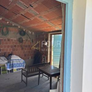 Otok Rab, Banjol, 112.25m2, 2 stana, okućnica